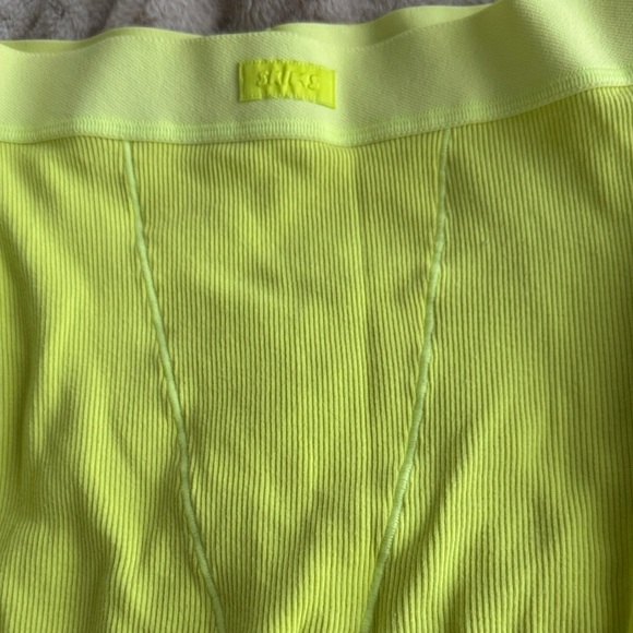 SKIMS Lime Button-Up top and leggings - Picture 5 of 7